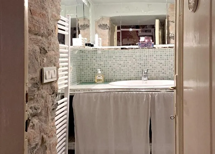 Casa Di Claretta Como