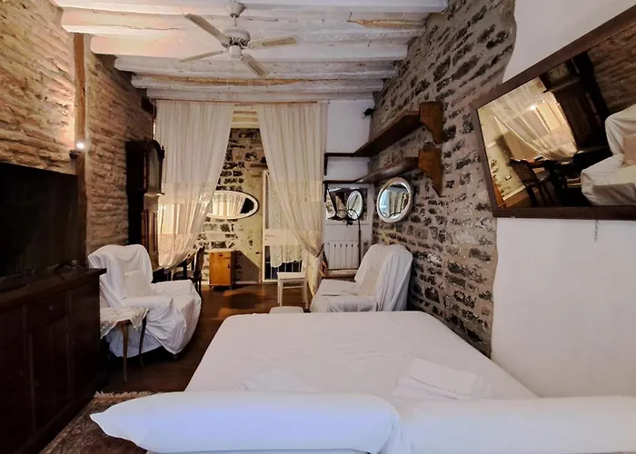 Casa Di Claretta Como