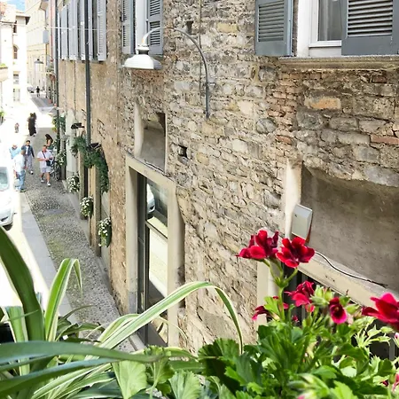 Apartment Casa Di Claretta Como